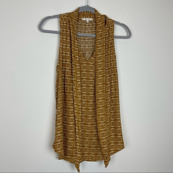 Willow & Clay Yellowe Sleevess Top With Tie Size Small - Picture 1 of 7